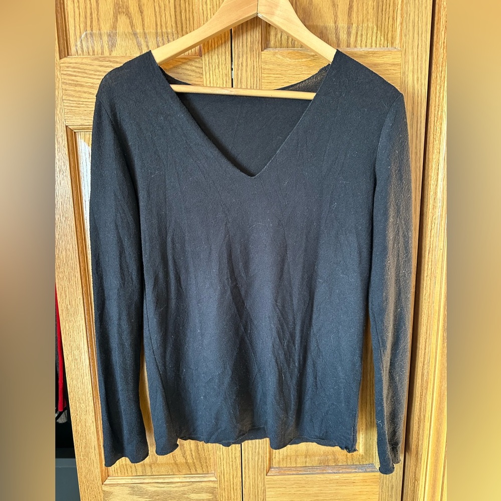 Zara v-neck lightweight knit long sleeve sweater top